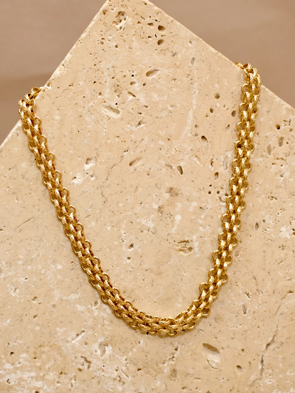COLLIER VEGA