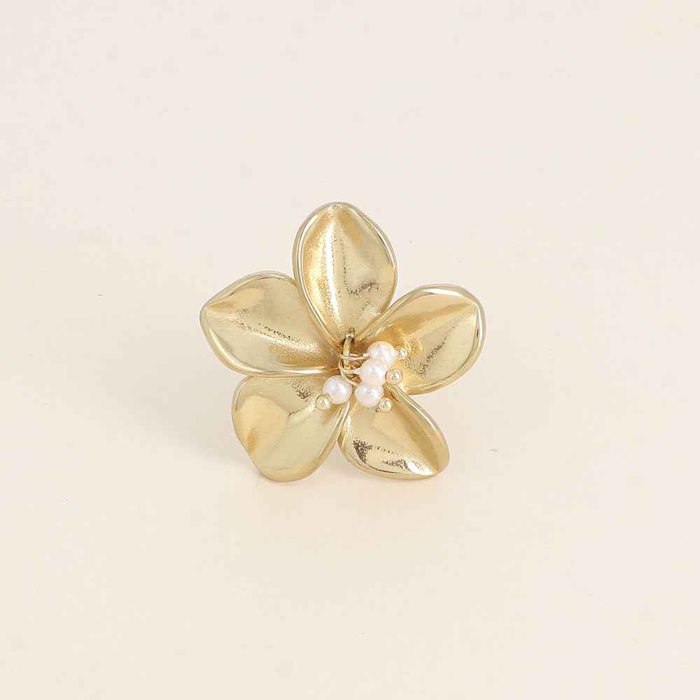 BAGUE - FLEUR ET PETITES PERLES DE RÉSINE BLANCHE